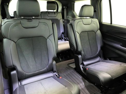 Used 2025 Jeep Grand Cherokee L Altitude image 14