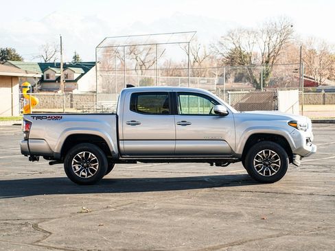 Used 2022 Toyota Tacoma TRD Sport image 4