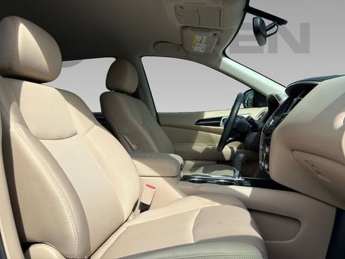 Used 2017 Nissan Pathfinder SV w/ Trailer Tow Package image 10