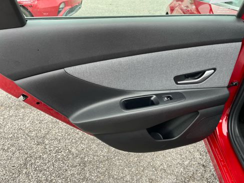 Used 2025 Hyundai Elantra Limited FWD image 26
