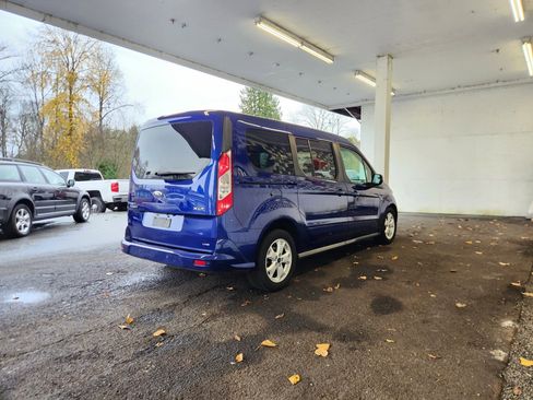 Used 2015 Ford Transit Connect XLT image 3