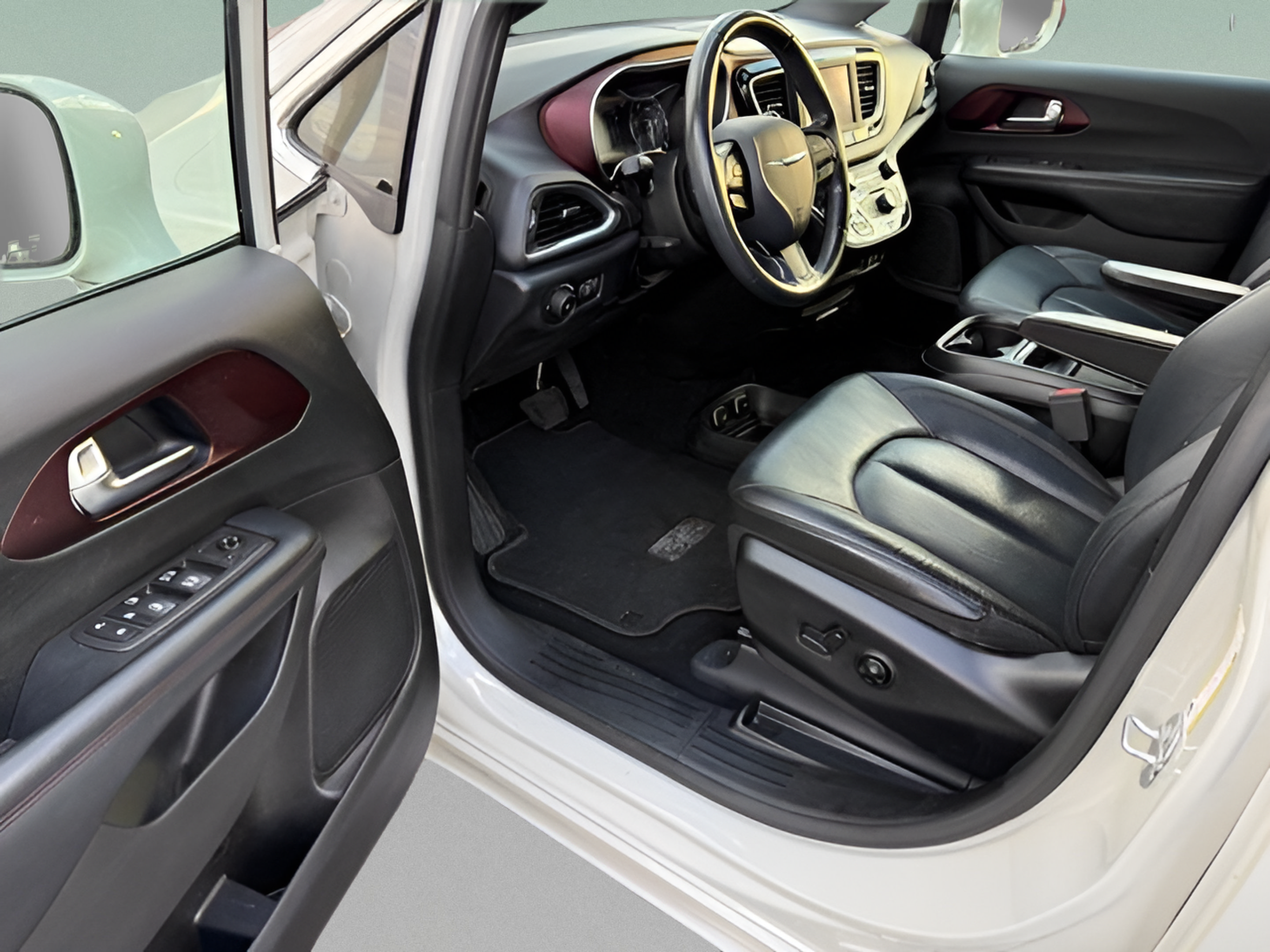Used 2019 Chrysler Pacifica Touring-L FWD image 15