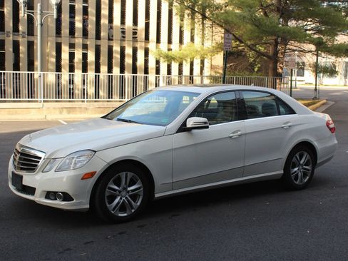 Used 2011 Mercedes-Benz E 350 4MATIC Sedan image 6