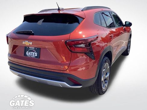 Used 2024 Chevrolet Trax LT w/ Driver Confidence Package FWD image 9