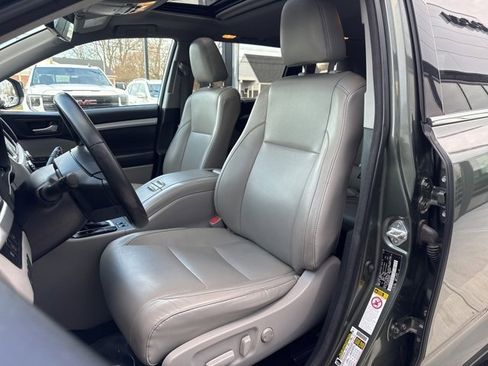 Used 2018 Toyota Highlander XLE image 10