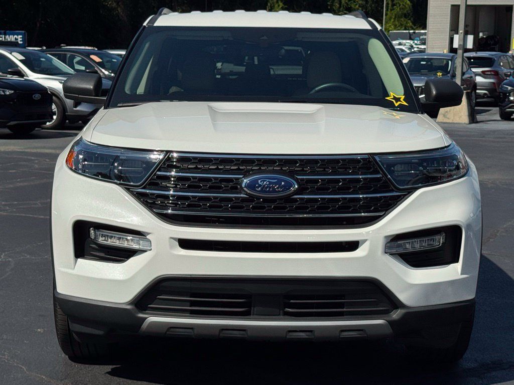 Used 2023 Ford Explorer XLT w/ Equipment Group 202A AWD/4WD image 17