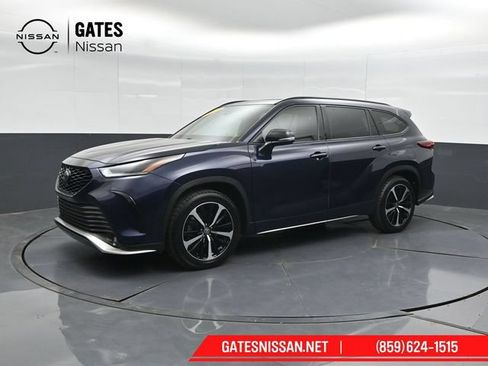 Used 2021 Toyota Highlander XSE FWD image 6