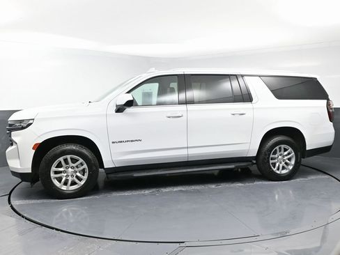 Used 2023 Chevrolet Suburban LT image 6