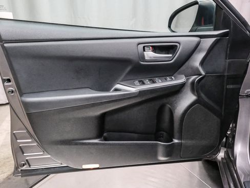 Used 2017 Toyota Camry SE image 24