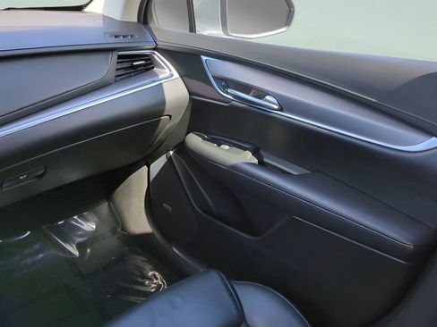 Used 2018 Cadillac XT5 Premium Luxury image 16
