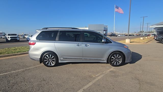 Used 2018 Toyota Sienna Limited FWD image 5