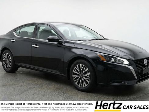 Used 2025 Nissan Altima 2.5 SV image 1