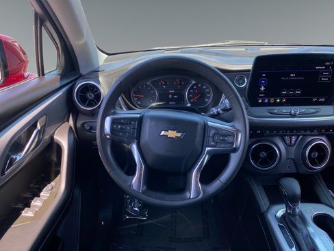 Used 2025 Chevrolet Blazer LT AWD/4WD image 12
