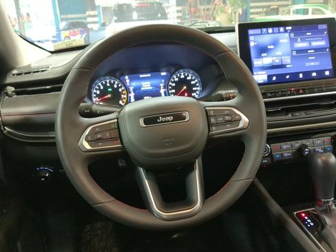 Used 2022 Jeep Compass Trailhawk AWD/4WD image 2