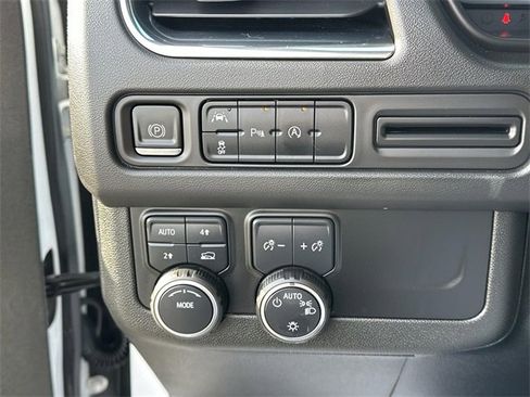 Used 2023 Chevrolet Suburban RST image 17