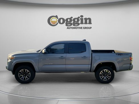 Used 2020 Toyota Tacoma TRD Sport RWD image 2
