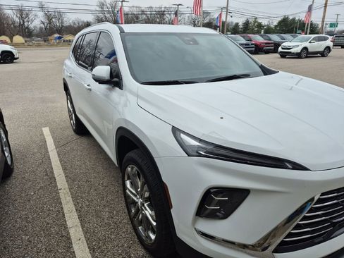 Used 2025 Buick Enclave Preferred w/ Power Package image 7