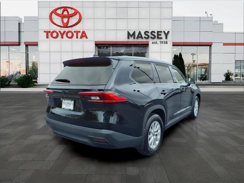 Used 2024 Toyota Grand Highlander XLE image 3