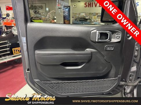 Certified 2023 Jeep Wrangler Rubicon image 12