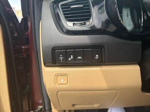 Used 2017 Kia Sedona EX FWD image 28