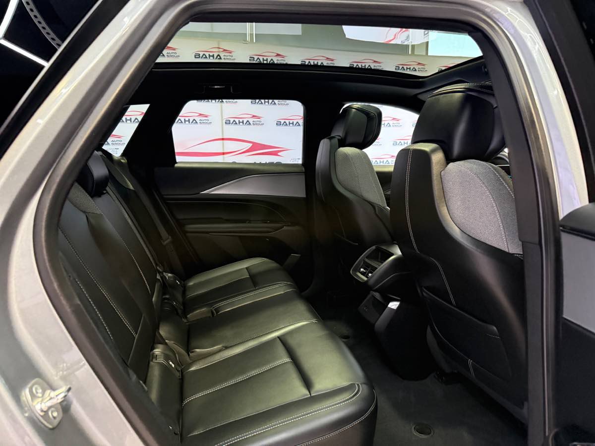Used 2024 Cadillac Lyriq Tech AWD/4WD image 46