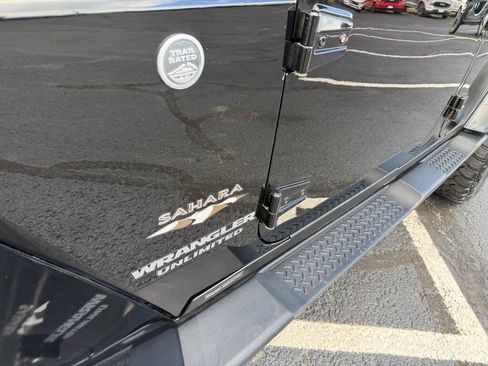 Used 2017 Jeep Wrangler Unlimited Sahara AWD/4WD image 10