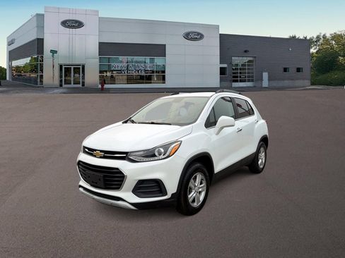 Used 2017 Chevrolet Trax LT w/ LT Convenience Package AWD/4WD image 1