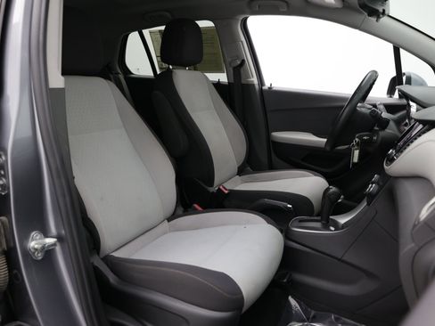 Used 2020 Chevrolet Trax LS w/ Tint and Cruise Package FWD image 33