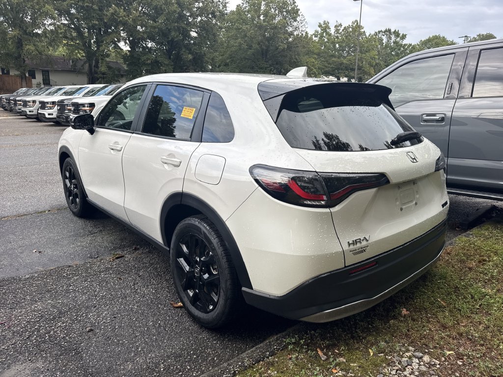 Used 2025 Honda HR-V Sport image 4