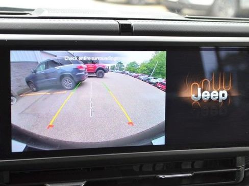Used 2025 Jeep Wrangler Unlimited Rubicon AWD/4WD image 33