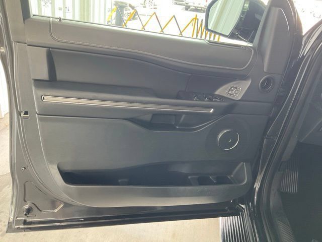 Used 2022 Ford Expedition XLT AWD/4WD image 4