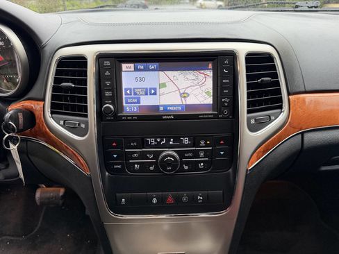 Used 2011 Jeep Grand Cherokee Overland image 19