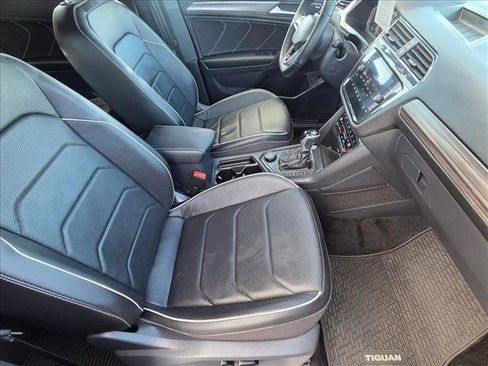 Certified 2022 Volkswagen Tiguan SEL R-Line image 20
