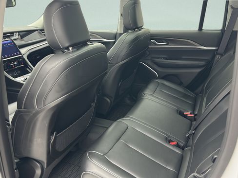 Used 2023 Jeep Grand Cherokee 4WD 4xe image 9
