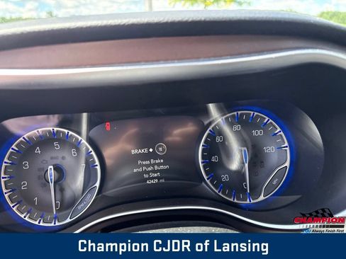 Used 2017 Chrysler Pacifica Touring-L Plus FWD image 32