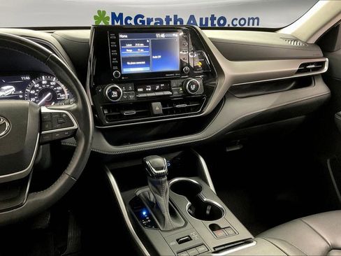 Used 2022 Toyota Highlander XLE image 7