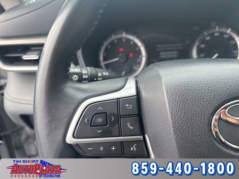 Used 2024 Toyota Highlander LE AWD/4WD image 15