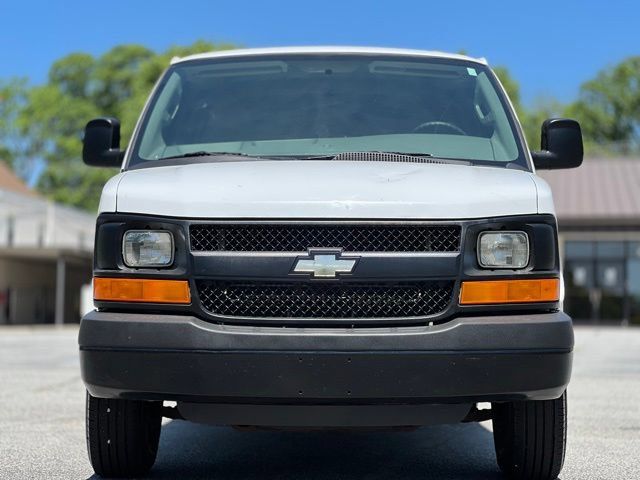 Used 2016 Chevrolet Express 2500 RWD image 2