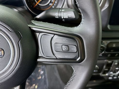 Used 2023 Jeep Gladiator Sport AWD/4WD image 21