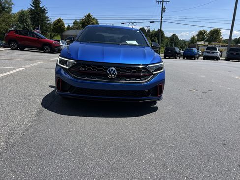 Used 2024 Volkswagen Jetta GLI 40th Anniversary Edition FWD image 5