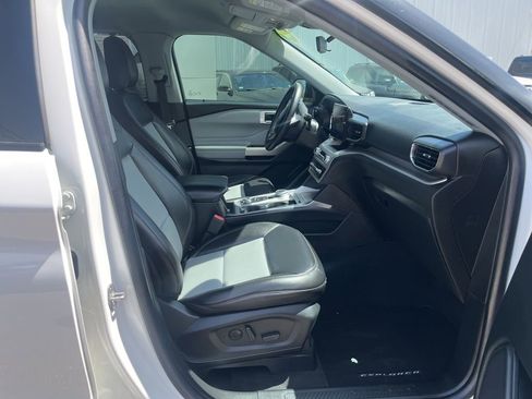 Used 2023 Ford Explorer XLT w/ Equipment Group 202A AWD/4WD image 14