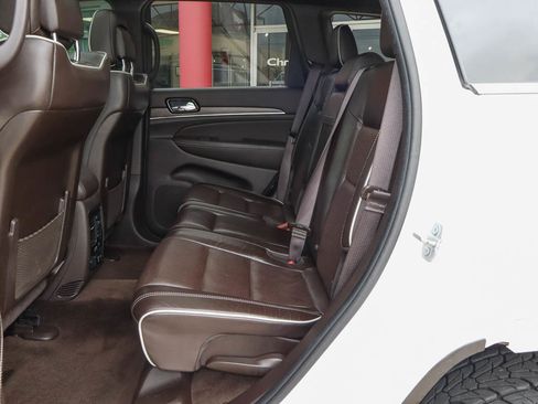 Used 2019 Jeep Grand Cherokee Overland AWD/4WD image 8