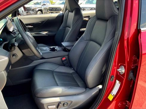 Used 2024 Toyota Venza Limited image 7