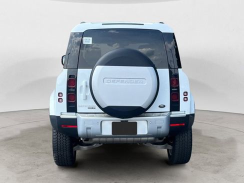 Used 2020 Land Rover Defender 110 SE image 5