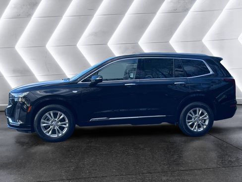New 2025 Cadillac XT6 Luxury image 3