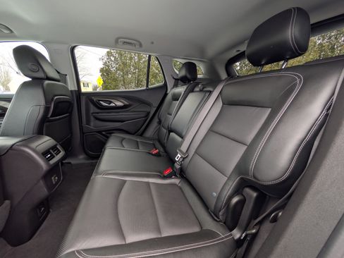 Used 2024 GMC Terrain SLT image 35