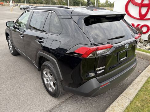 Certified 2022 Toyota RAV4 LE w/ Carpet Mat Package (TMS) image 6