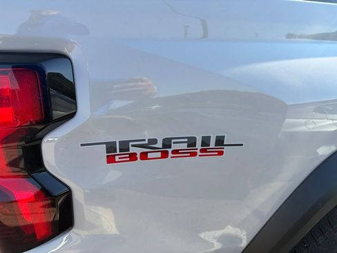 Used 2026 Chevrolet Colorado Trail Boss AWD/4WD image 6