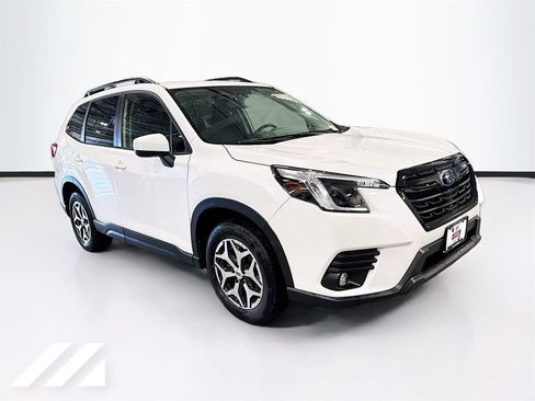 Used 2024 Subaru Forester Premium AWD/4WD image 3
