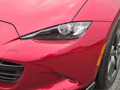 Used 2018 MAZDA MX-5 Miata RF Club RWD image 9